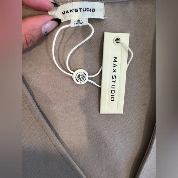 MAX STUDIO Sleeves Dress - Picture 9 of 10